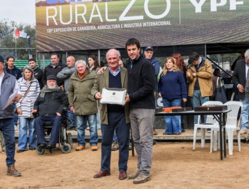 Angus homenajeó a Alfonso Bustillo por su aporte al programa ERA