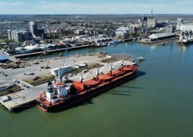 La Cámara de Puertos Privados alertó que la parálisis del practicaje amenaza las exportaciones