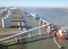 Puerto de Bahía Blanca: denuncian un paro encubierto de URGARA