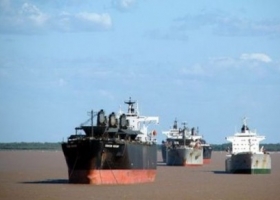 Cómo afecta el paro de portuarios a las terminales de Rosario y San Lorenzo